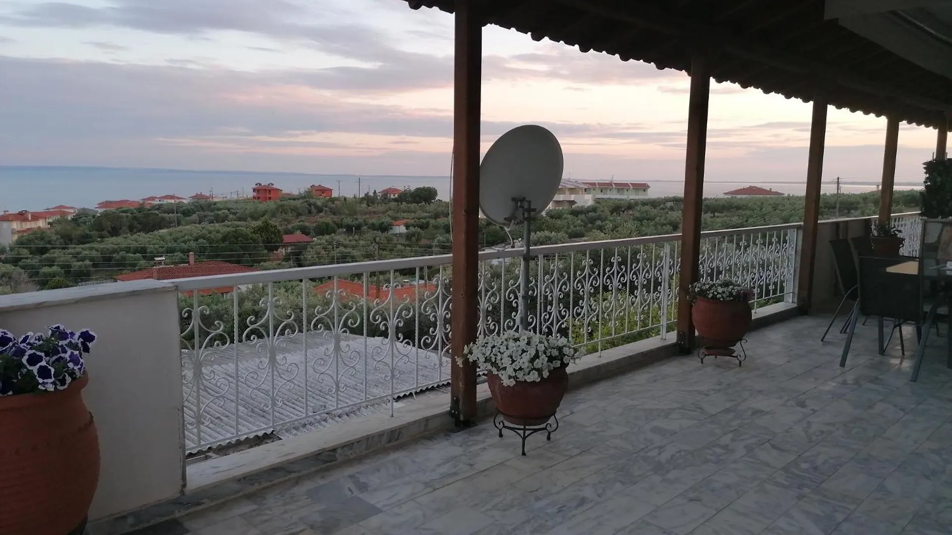 Apartments Julija Γερακινή 0*,