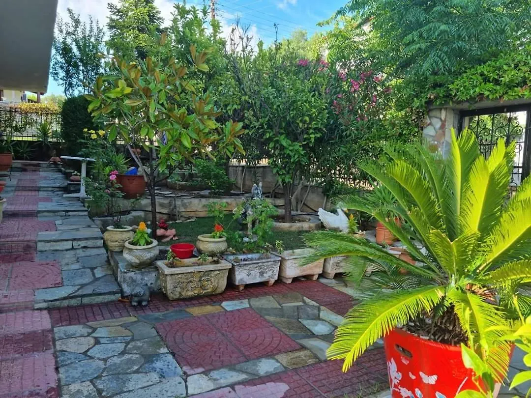 Apartments Julija Γερακινή