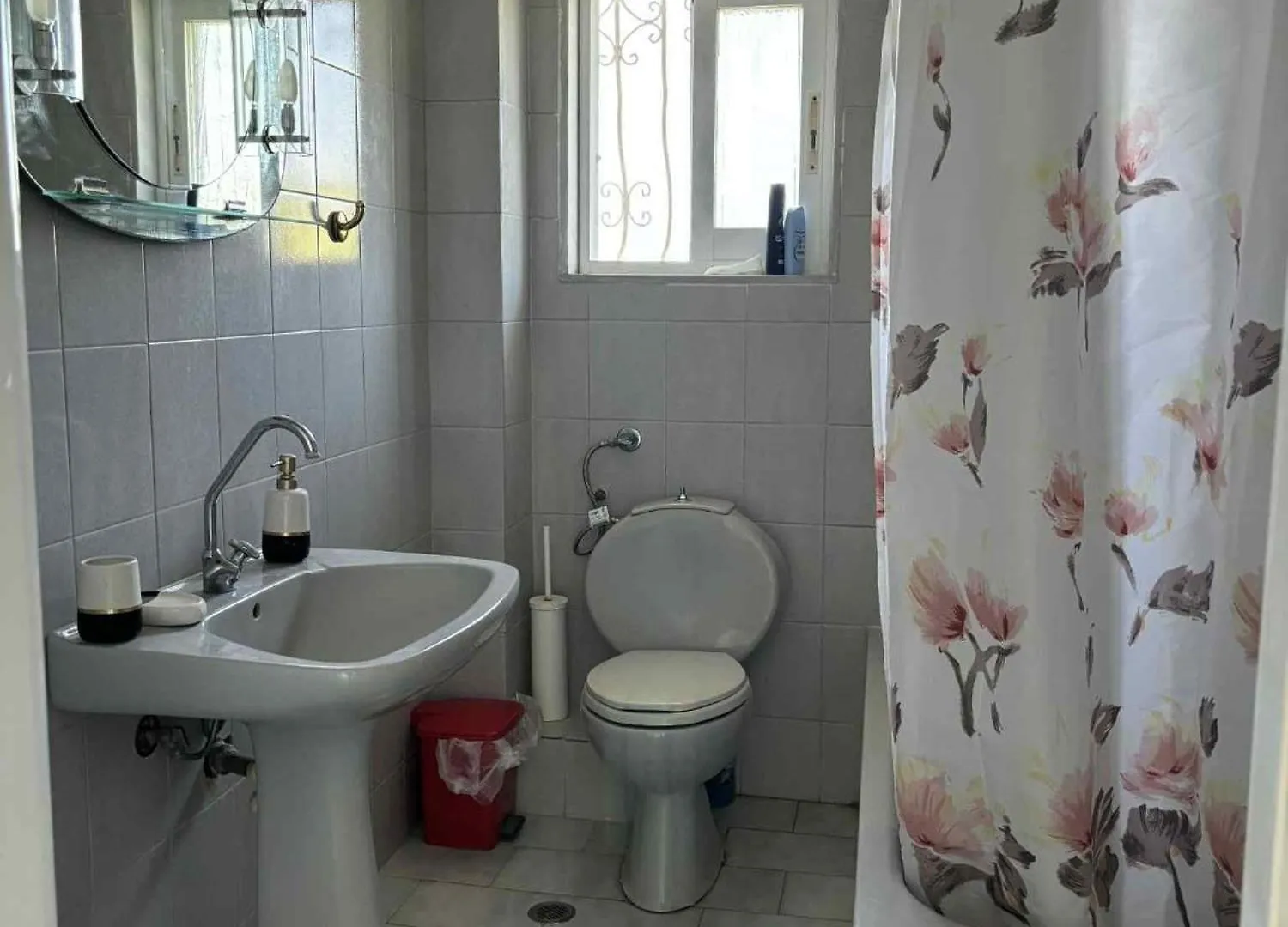 Apartments Julija Γερακινή